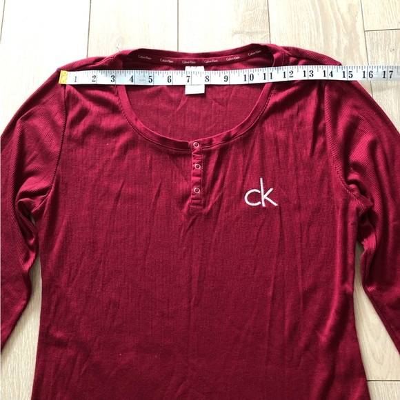 Calvin Klein Henley Neck Logo Embroidered Ribbed Long Sleeve Top in Burgundy M - Picture 2 of 10